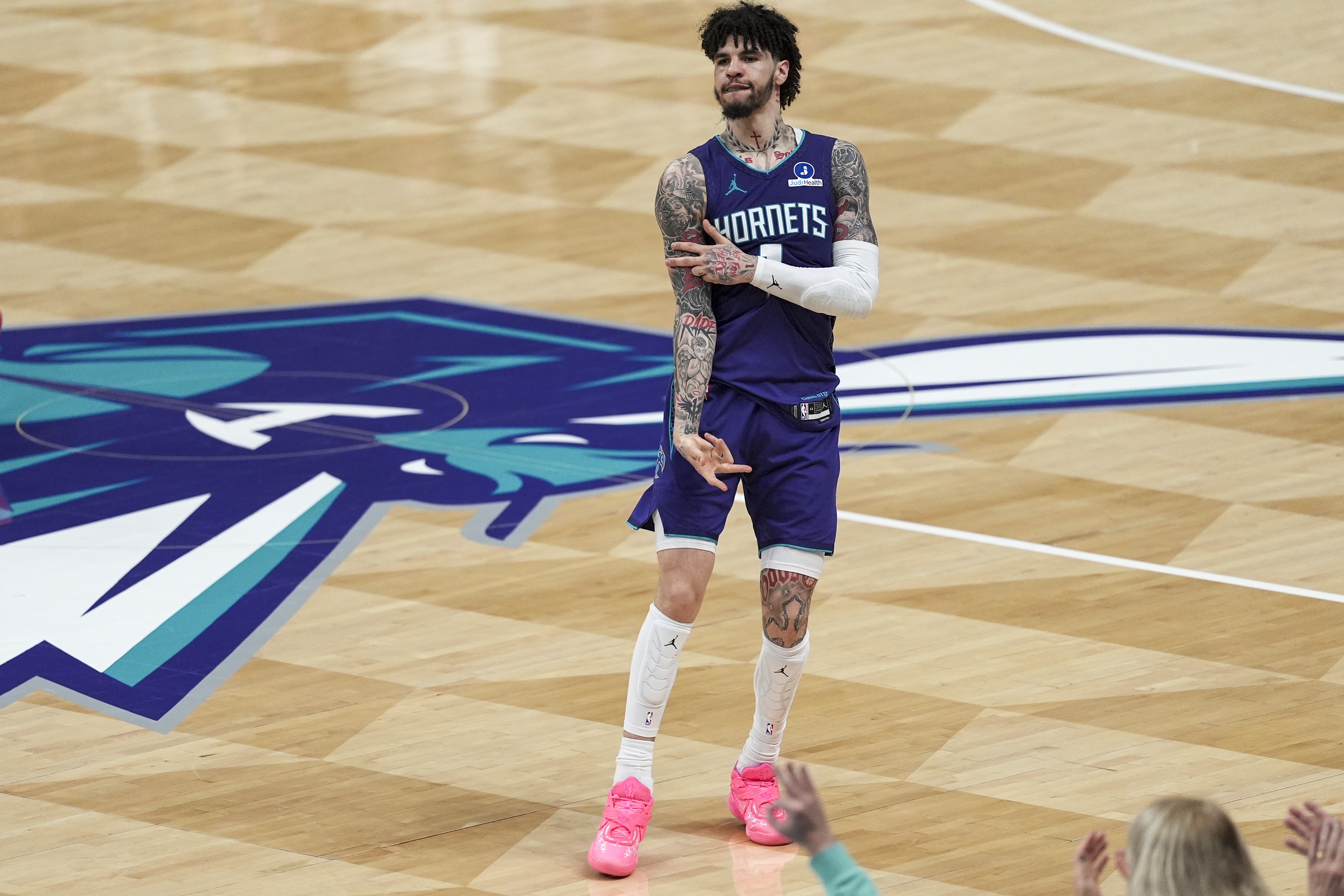 不得了哦！黄蜂近19战16胜 连续6场至少赢15+比肩17-18赛季勇士